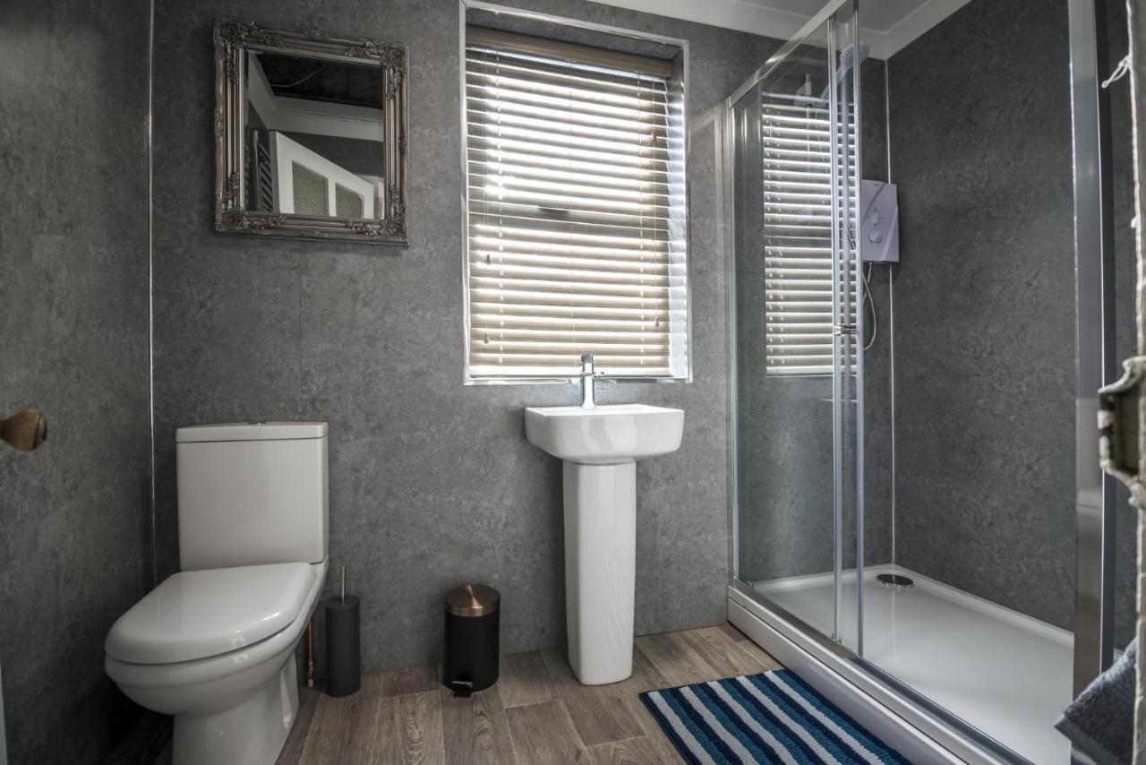 Ivydene - 3 Bedroom Holiday Home - Tenby Exteriör bild